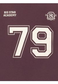 Big-Star - koszulka chłopięca z nadrukiem w stylu college bordowa mores 604. Kolor: czerwony. Materiał: dzianina. Wzór: nadruk. Styl: młodzieżowy #2