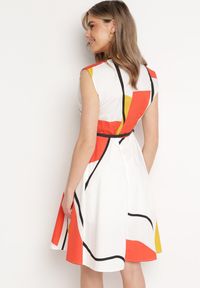 Born2be - Beżowo-Żółta Bawełniana Sukienka z Kopertowym Dekoltem o Rozkloszowanym Kroju z Paskiem z Ekoskóry Avelona. Typ kołnierza: dekolt kopertowy. Kolor: beżowy. Materiał: bawełna. Długość rękawa: krótki rękaw. Typ sukienki: kopertowe #2