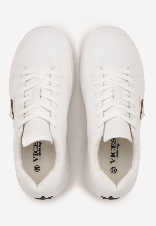 Born2be - Białe Sneakersy VICES na Grubej Podeszwie z Bieżnikiem Zdobionej Gwiazdką Natevia. Okazja: na co dzień. Kolor: biały. Materiał: jeans. Wzór: aplikacja. Sezon: lato