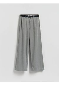 Reserved - Spodnie z paskiem - ciemnoszary. Kolor: szary. Materiał: dzianina #1