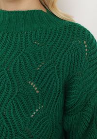 Born2be - Ciemnozielony Luźny Sweter w Ozdobny Splot Ujuvertta. Kolor: zielony. Materiał: dzianina. Wzór: ze splotem. Styl: elegancki