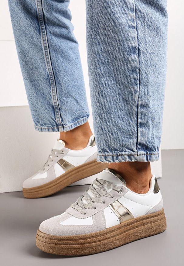Renee - Szaro-Białe Sneakersy na Grubej Podeszwie z Ozdobnymi Przeszyciami Ysdole. Kolor: biały. Materiał: materiał. Obcas: na platformie