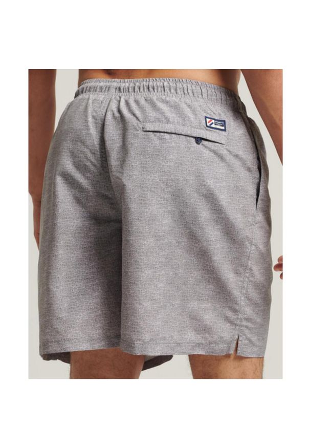 Superdry - Spodenki kąpielowe męskie SUPERDRY CODE APLLQUE 19INCH. Kolor: szary. Materiał: poliester. Styl: sportowy