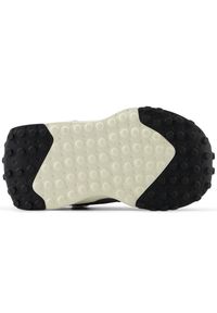 Buty niemowlęce New Balance NW327VB – czarne. Okazja: na co dzień. Zapięcie: rzepy. Kolor: czarny. Materiał: syntetyk, materiał. Szerokość cholewki: normalna. Wzór: kolorowy #4