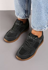 Renee - Czarne Sneakersy z Przeszyciami i Delikatnym Cyrkoniowym Zdobieniem Tarolea. Okazja: na co dzień. Kolor: czarny. Materiał: jeans. Wzór: aplikacja #2