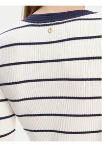 Guess Sukienka dzianinowa W5YK98 Z2YK2 Biały Slim Fit. Kolor: biały. Materiał: wiskoza