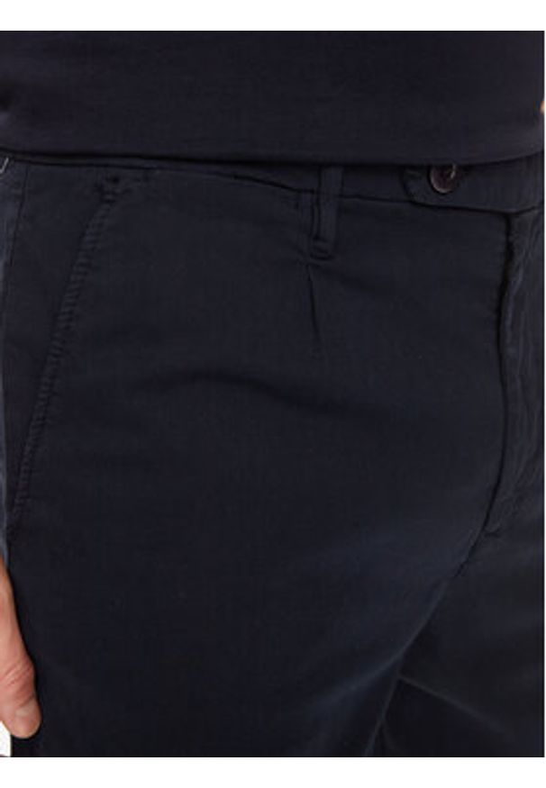 Guess Szorty materiałowe Noah M4GD14 WG3QA Granatowy Slim Fit. Kolor: niebieski. Materiał: bawełna