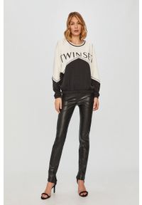 TwinSet - Twinset - Bluza. Typ kołnierza: bez kaptura. Kolor: czarny. Materiał: poliester, wiskoza, dzianina, elastan. Długość rękawa: długi rękaw. Długość: długie. Wzór: nadruk. Styl: klasyczny #5