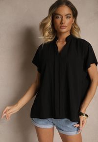 Renee - Czarna Bluzka Oversize z Wiskozą o Kroju Nietoperz z Dekoltem w Serek Davithiel. Okazja: na co dzień. Typ kołnierza: dekolt w serek. Kolor: czarny. Materiał: wiskoza. Styl: elegancki, casual #2