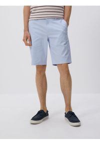 Reserved - Szorty chino regular fit - jasnoniebieski. Kolor: niebieski. Materiał: bawełna, tkanina #1