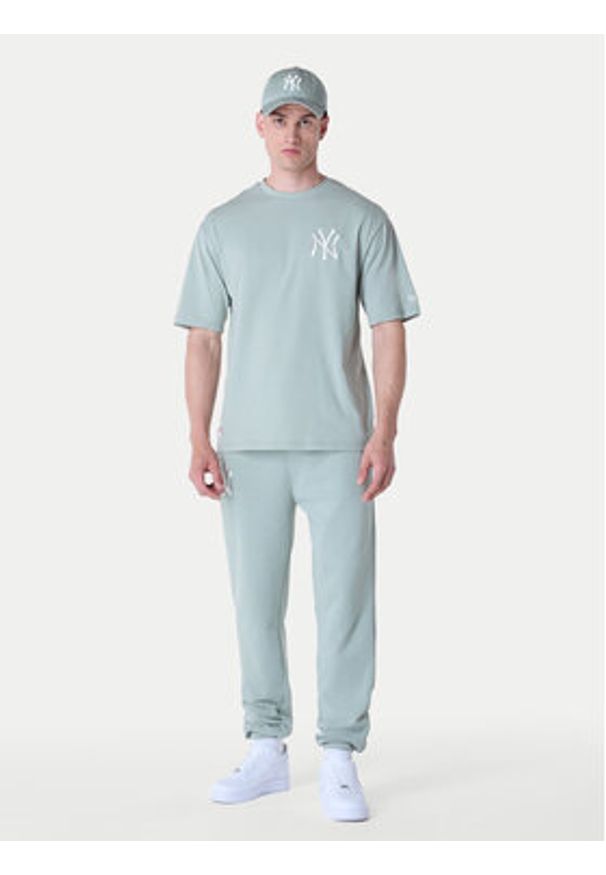 New Era T-Shirt New York Yankees MLB League Essential Pastel 60596180 Zielony Regular Fit. Kolor: zielony. Materiał: bawełna