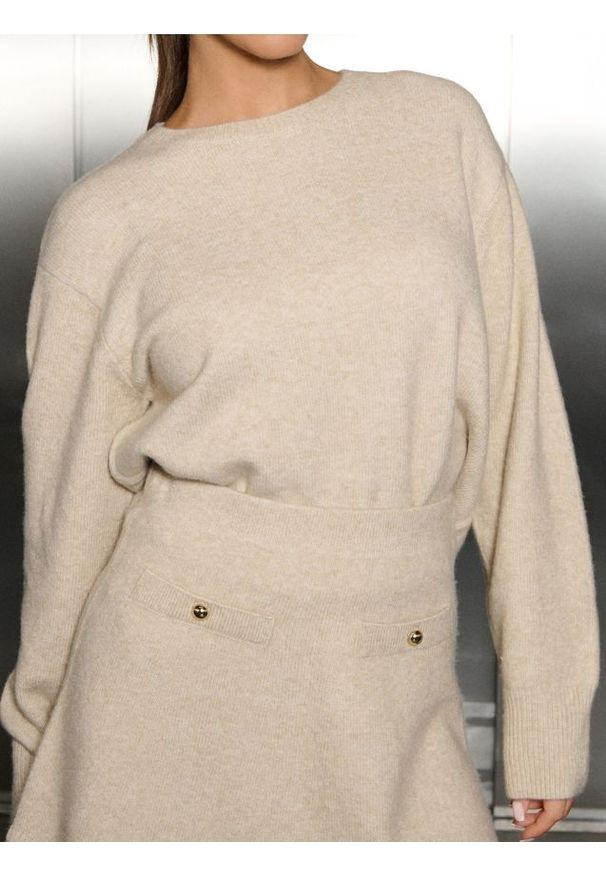 Sinsay - Sweter ze złotymi detalami - beżowy. Kolor: beżowy