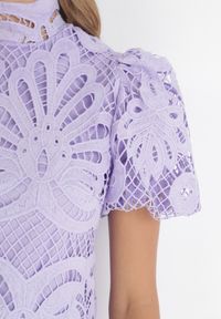 Born2be - Fioletowa Sukienka Cilleis. Typ kołnierza: kołnierzyk stójkowy. Kolor: fioletowy. Materiał: koronka. Wzór: ażurowy, aplikacja, koronka. Styl: elegancki. Długość: mini #5