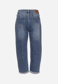 Born2be - Niebieskie Jeansy o Kroju Mom Fit z Regularnym Stanem Rilarisse. Okazja: na co dzień. Kolor: niebieski. Styl: casual #4