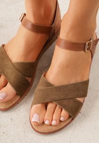 Renee - Zielone Płaskie Sandały VICES z Cholewką ze Skrzyżowanymi Paskami Emelika. Zapięcie: pasek. Kolor: zielony. Wzór: haft. Styl: boho #9