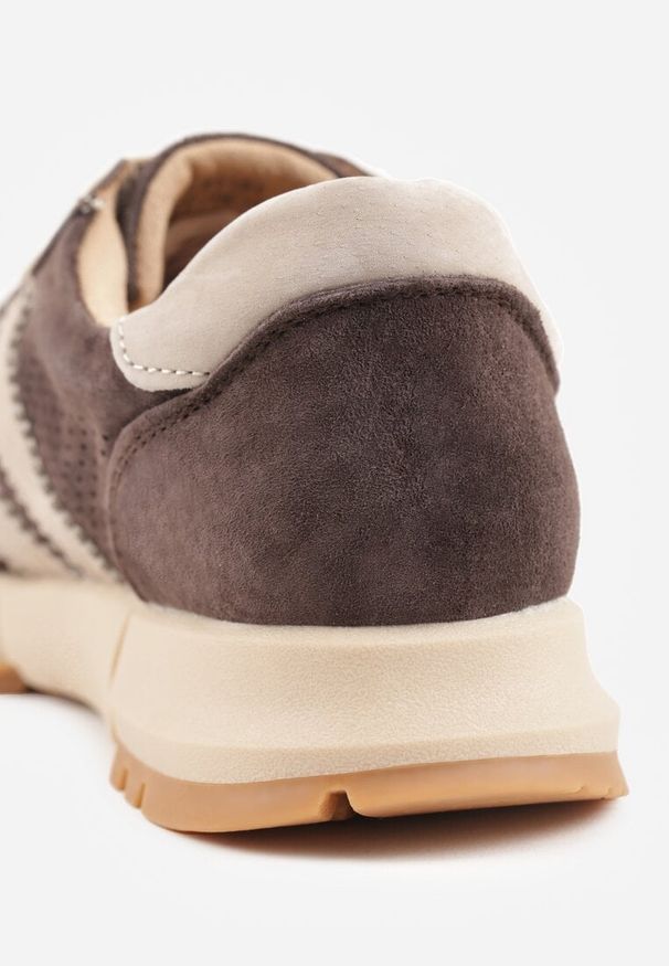 Renee - Brązowe Sneakersy z Zamszu Naturalnego z Ozdobnymi Paskami i Perforacją Ravinelle. Okazja: na co dzień. Zapięcie: pasek. Kolor: brązowy. Materiał: zamsz