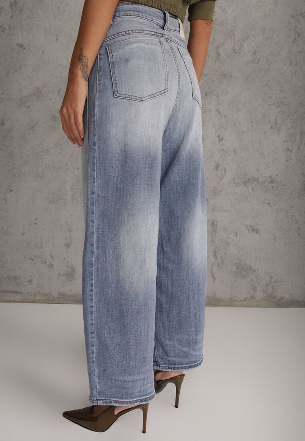 Renee - Niebieskie Szerokie Jeansy High Waist z Łańcuchem Kassania. Stan: podwyższony. Kolor: niebieski. Wzór: aplikacja