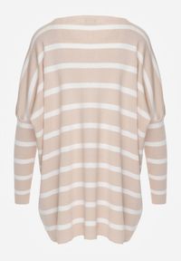Renee - Beżowy Oversizowy Sweter z Rękawami o Fasonie Nietoperz i Wzorem w Paski Eistauma. Kolor: beżowy. Wzór: paski #2