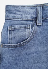 Born2be - Niebieskie Bawełniane Szorty Jeansowe Bermudy z Wysokim Stanem Avariel. Okazja: na co dzień, na randkę. Stan: podwyższony. Kolekcja: plus size. Kolor: niebieski. Materiał: jeans, bawełna. Styl: casual, klasyczny, elegancki #5