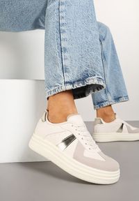 Renee - Beżowo-Złote Sneakersy na Platformie Ozdobione Paskami ze Sznurowaniem Bormi. Okazja: na co dzień. Zapięcie: pasek. Kolor: beżowy. Materiał: skóra, jeans. Wzór: aplikacja. Obcas: na platformie #4