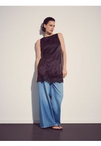 Reserved - Satynowa sukienka z koronką - brązowy. Kolor: brązowy. Materiał: satyna, koronka. Wzór: koronka. Typ sukienki: proste