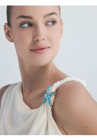 Reserved - Bluzka z ozdobną aplikacją - złamana biel. Materiał: dzianina. Wzór: aplikacja