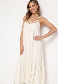 Born2be - Beżowa Wiskozowa Sukienka z Ramiączkami Zdobiona Cekinami i Metaliczną Nitką Comalara. Okazja: na co dzień, na imprezę. Typ kołnierza: dekolt w serek. Kolor: beżowy. Materiał: wiskoza. Długość rękawa: na ramiączkach. Wzór: aplikacja. Styl: casual #4