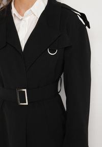 Born2be - Czarny Płaszcz Trencz z Eleganckim Paskiem Mavinellea. Okazja: na co dzień. Kolor: czarny. Materiał: jeans. Długość rękawa: długi rękaw. Długość: długie. Styl: elegancki #6