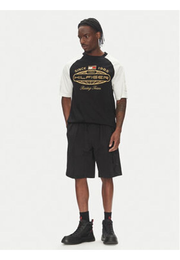 TOMMY HILFIGER - Tommy Hilfiger Szorty sportowe F1 Movie MW0MW42080 Czarny Relaxed Fit. Kolor: czarny. Materiał: syntetyk. Styl: sportowy