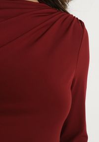 Born2be - Bordowa Sukienka z Marszczeniem o Dopasowanym Kroju Naliraia. Okazja: na co dzień. Kolor: czerwony. Długość rękawa: długi rękaw. Typ sukienki: dopasowane, proste. Styl: casual, rockowy, elegancki #7