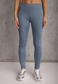 Renee - Jasnoniebieskie Legginsy Basic z Modelującą Wstawką w Pasie Liacan. Okazja: na co dzień. Kolor: niebieski. Długość: krótkie. Styl: casual #4