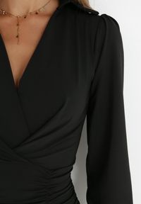 Born2be - Czarna Sukienka Marszczona Nosre. Kolor: czarny. Materiał: dzianina. Długość rękawa: długi rękaw. Wzór: gładki. Styl: elegancki. Długość: mini #2