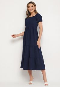 Born2be - Granatowa Rozkloszowana Sukienka z Dekoltem Typu Hiszpanka z Marszczeniem Lumorice. Okazja: na co dzień. Typ kołnierza: dekolt hiszpanka. Kolor: niebieski. Styl: elegancki, casual #3