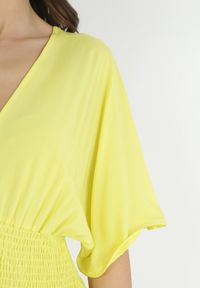 Born2be - Żółta Sukienka z Wiskozy z Marszczoną Gumką w Talii Demaria. Kolor: żółty. Materiał: wiskoza. Typ sukienki: rozkloszowane #4