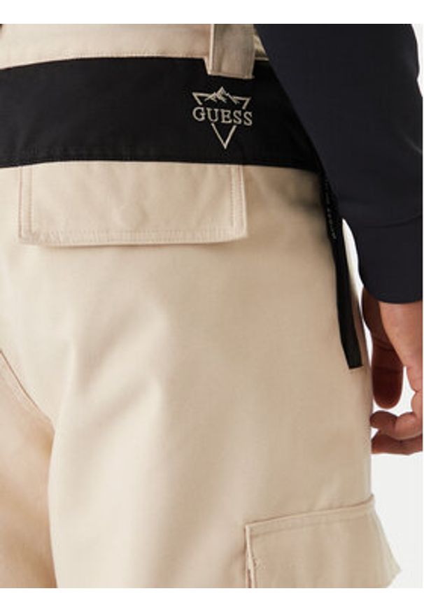 Guess Spodnie narciarskie M5BB77 WF182 Beżowy Regular Fit. Kolor: beżowy. Materiał: syntetyk. Sport: narciarstwo