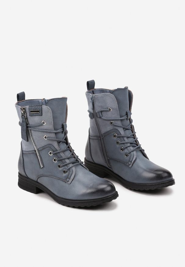 Born2be - Niebieskie Botki Workery z Łączonych Materiałów z Ozdobnym Suwakiem Debiora. Okazja: na co dzień. Zapięcie: zamek. Kolor: niebieski. Materiał: materiał. Obcas: na płaskiej podeszwie. Styl: casual, elegancki