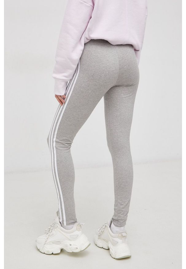 adidas Originals Legginsy damskie kolor szary gładkie. Kolor: szary. Materiał: dzianina, bawełna. Wzór: gładki