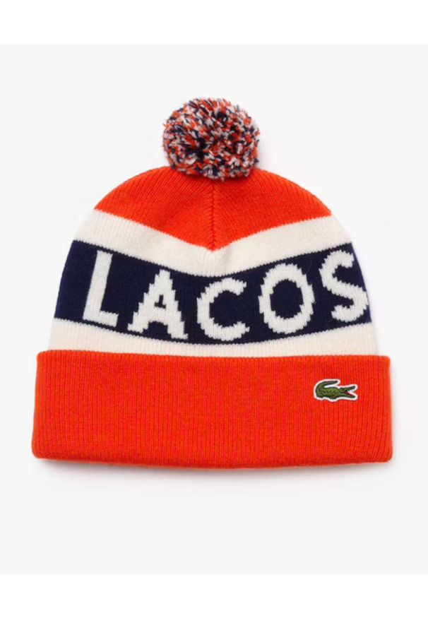 Lacoste - LACOSTE - Czerwona czapka z pomponem. Kolor: czerwony. Wzór: napisy