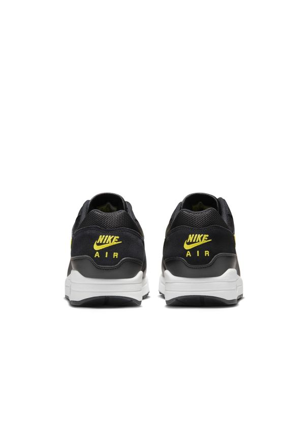 Nike Air Max 1 "Batman" Sneakersy męskie. Okazja: na co dzień. Kolor: czarny. Materiał: zamsz, skóra, materiał. Szerokość cholewki: normalna. Wzór: motyw z bajki. Model: Nike Air Max