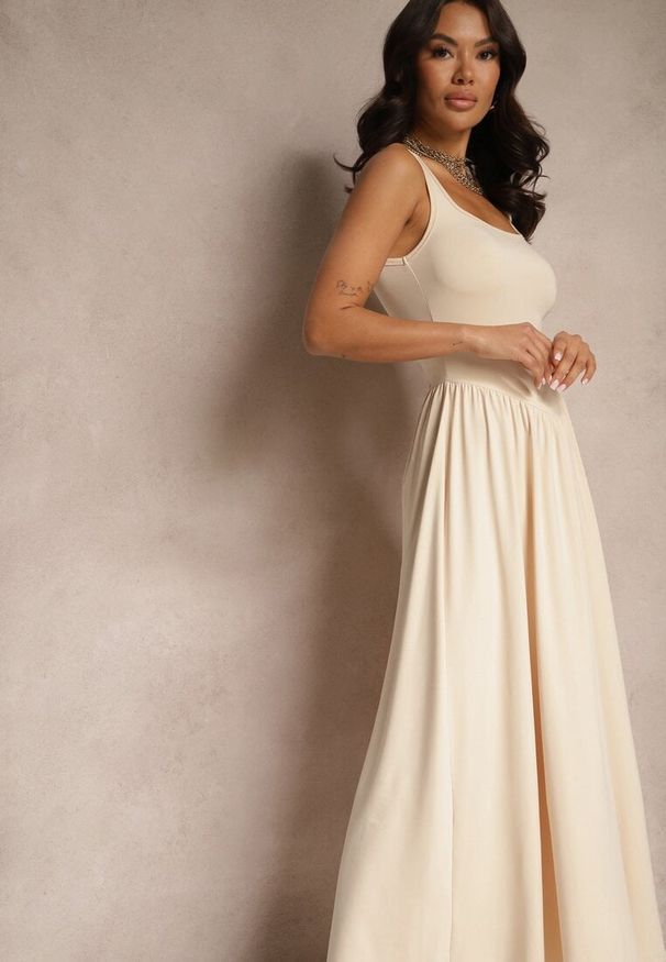 Renee - Jasnobeżowa Rozkloszowana Sukienka z Wiskozą i Kwadratowym Dekoltem Ravvia. Okazja: na co dzień. Typ kołnierza: dekolt kwadratowy. Kolor: beżowy. Materiał: wiskoza. Typ sukienki: proste. Styl: casual, elegancki