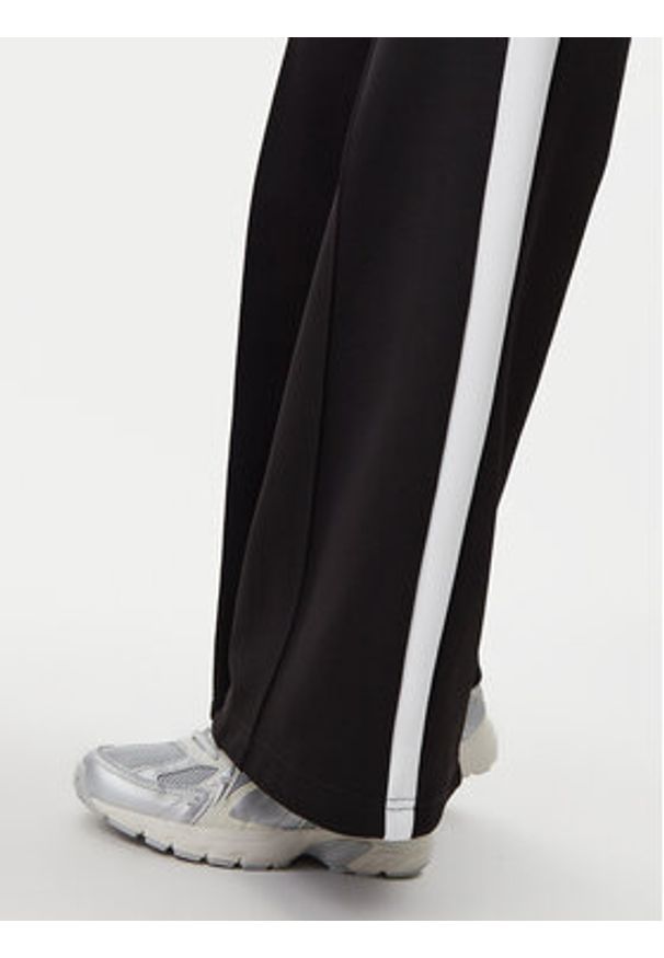 Puma Spodnie dresowe T7 629803 Czarny Wide Leg. Kolor: czarny. Materiał: bawełna