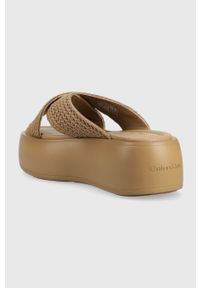 Calvin Klein klapki BUBBLE SLIDE - WOVEN damskie kolor beżowy na platformie HW0HW01468. Kolor: beżowy. Materiał: skóra, materiał. Wzór: gładki. Obcas: na platformie #3