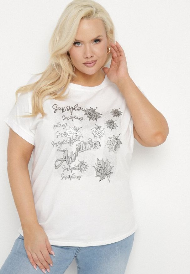 Born2be - Biały T-shirt z Bawełny o Kroju Nietoperza z Metalicznym Nadrukiem Olisenia. Okazja: na co dzień. Kolor: biały. Materiał: bawełna. Wzór: nadruk. Styl: casual