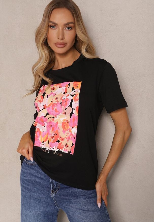 Renee - Czarny T-shirt Ozdobione Aplikacją 3D Vleffia. Okazja: na co dzień. Kolor: czarny. Materiał: jeans. Wzór: aplikacja. Styl: casual, elegancki