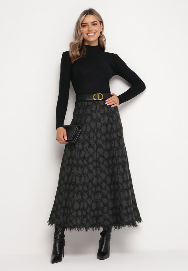Born2be - Czarna Trapezowa Spódnica Maxi z Frędzlami Sorffa. Kolor: czarny. Styl: elegancki