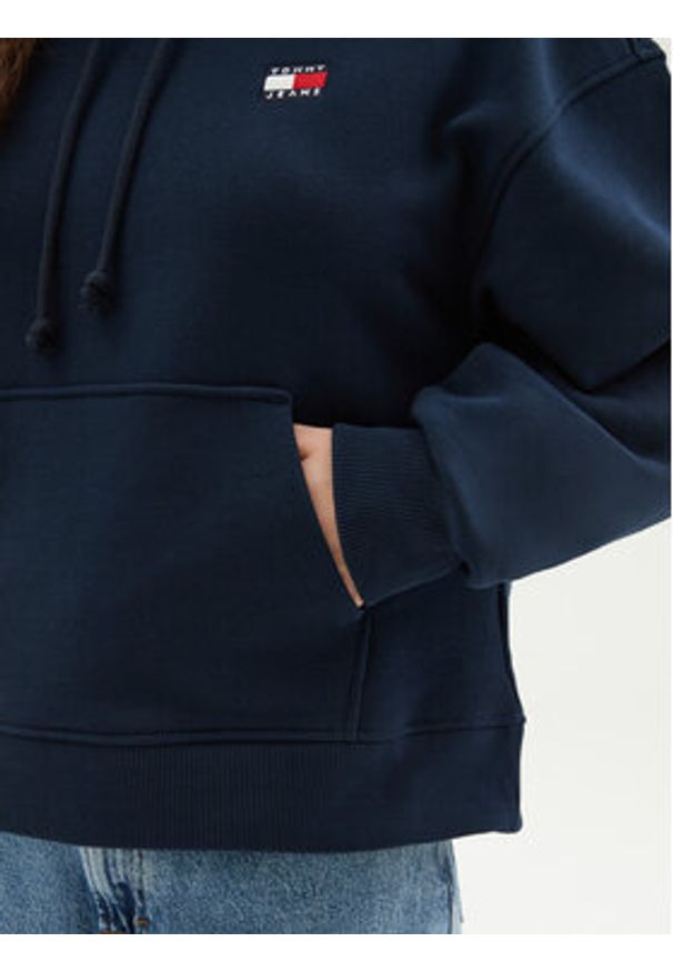 Tommy Jeans Bluza Badge DW0DW19414 Granatowy Boxy Fit. Kolor: niebieski. Materiał: bawełna