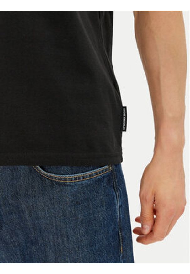 Moose Knuckles T-Shirt Conway M15MT760 Czarny Regular Fit. Kolor: czarny. Materiał: bawełna