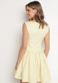 Born2be - Żółta Rozkloszowana Sukienka Ozdobiona Kwadratowym Dekoltem Halelira. Okazja: na co dzień. Typ kołnierza: dekolt kwadratowy. Kolor: żółty. Materiał: jeans. Wzór: aplikacja. Sezon: wiosna. Typ sukienki: rozkloszowane, proste. Styl: klasyczny, casual, elegancki #5