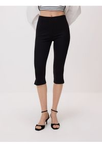 Reserved - Spodnie capri - czarny. Kolor: czarny. Materiał: wiskoza, dzianina #1