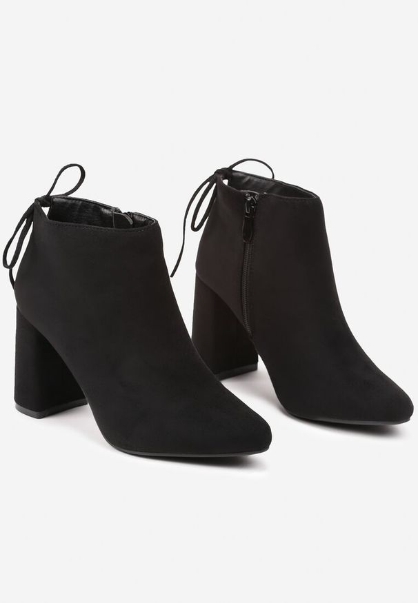 Renee - Czarne Botki na Słupku Ozdobione z Tyłu Wiązaniem Ittelena. Okazja: na co dzień. Kolor: czarny. Materiał: jeans. Wzór: aplikacja. Obcas: na słupku. Styl: elegancki, casual. Wysokość obcasa: średni